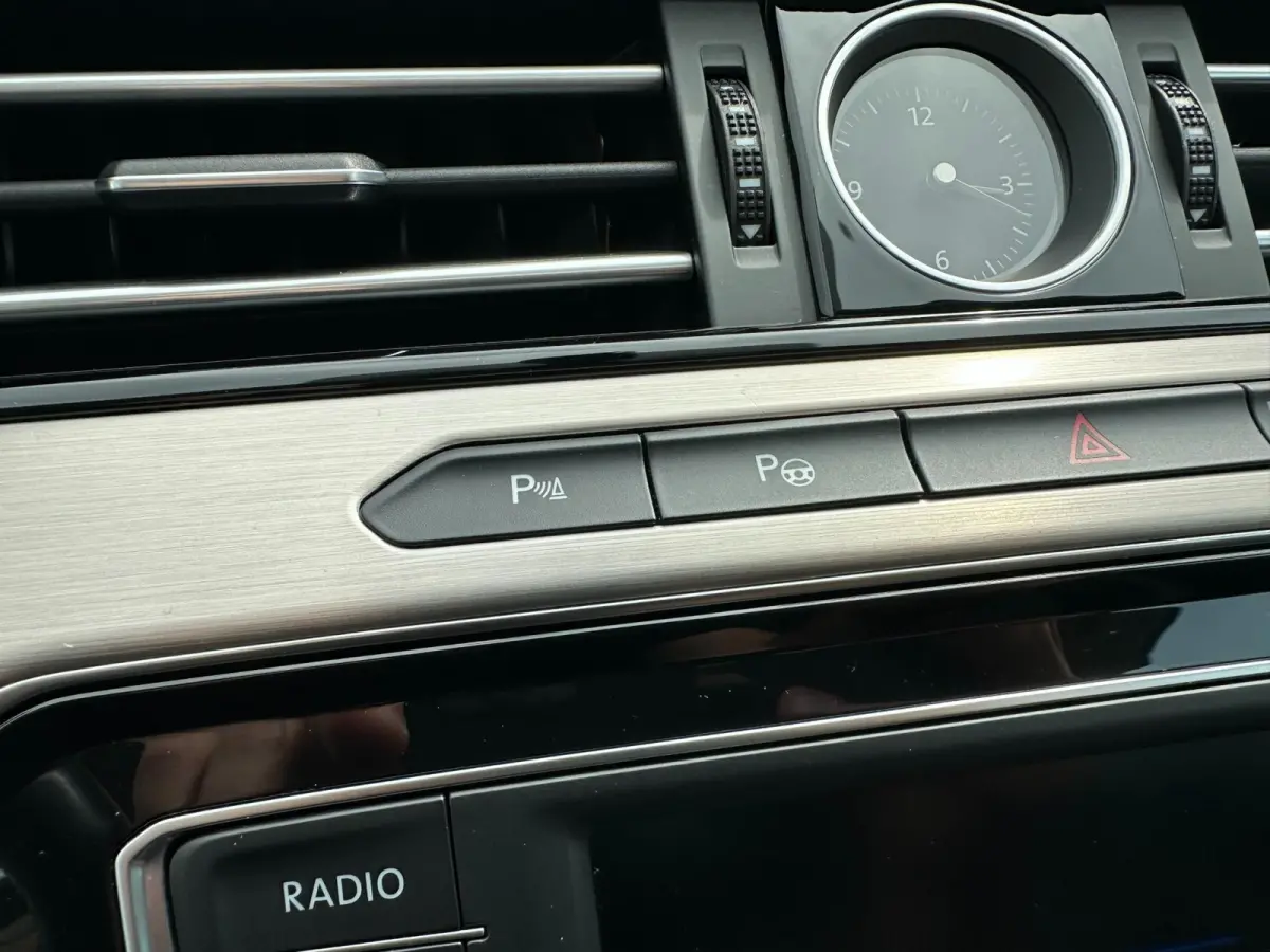 2.0 TDI Business Edition R l ACC l PANO l XENON