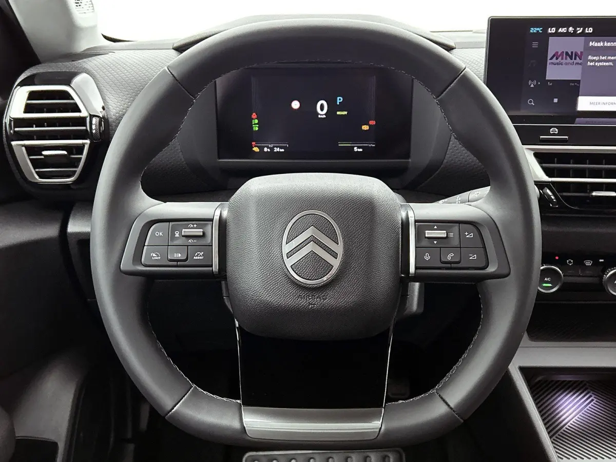 Business Extended range 54 kWh 156pk | Navigatie | Achteruitrijcamera | Parkeersensoren Voor en Achter | Verwarmde Comfortstoelen | Full-LED Koplampen | Keyless Entry/Start | Climate Control