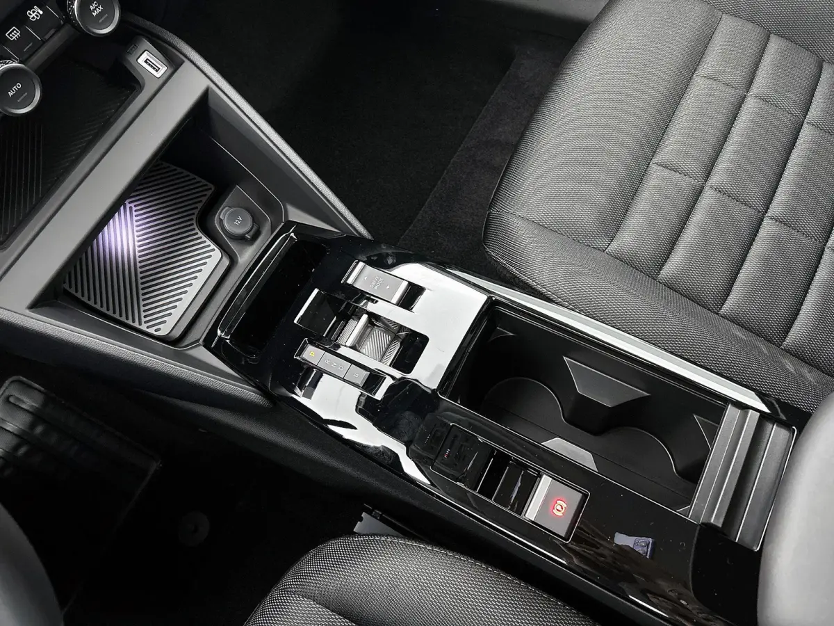 Business Extended range 54 kWh 156pk | Navigatie | Achteruitrijcamera | Parkeersensoren Voor en Achter | Verwarmde Comfortstoelen | Full-LED Koplampen | Keyless Entry/Start | Climate Control