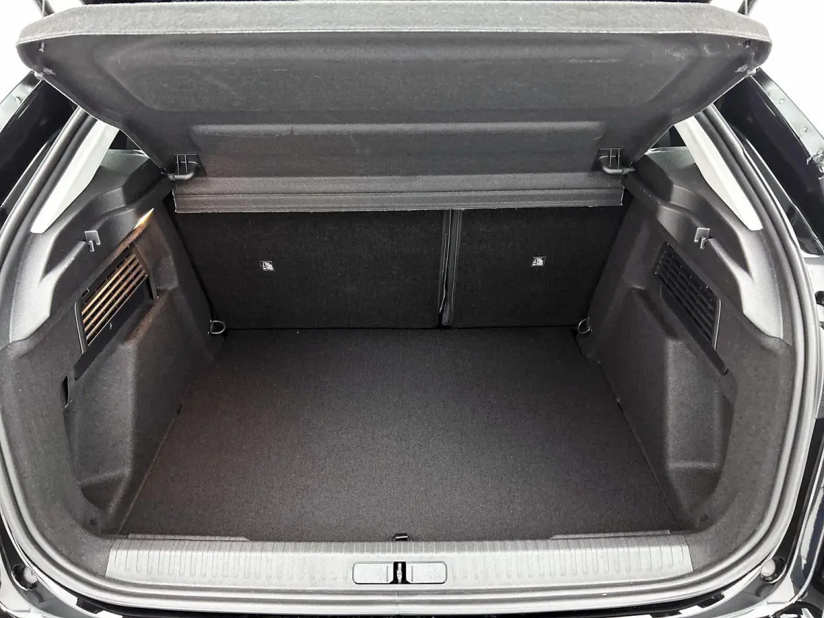 Business Extended range 54 kWh 156pk | Navigatie | Achteruitrijcamera | Parkeersensoren Voor en Achter | Verwarmde Comfortstoelen | Full-LED Koplampen | Keyless Entry/Start | Climate Control