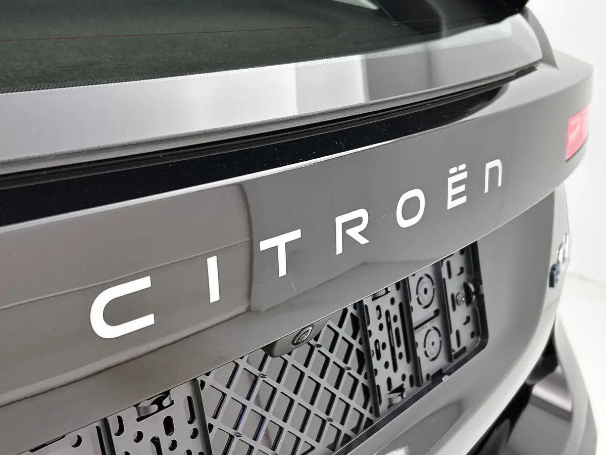 Business Extended range 54 kWh 156pk | Navigatie | Achteruitrijcamera | Parkeersensoren Voor en Achter | Verwarmde Comfortstoelen | Full-LED Koplampen | Keyless Entry/Start | Climate Control