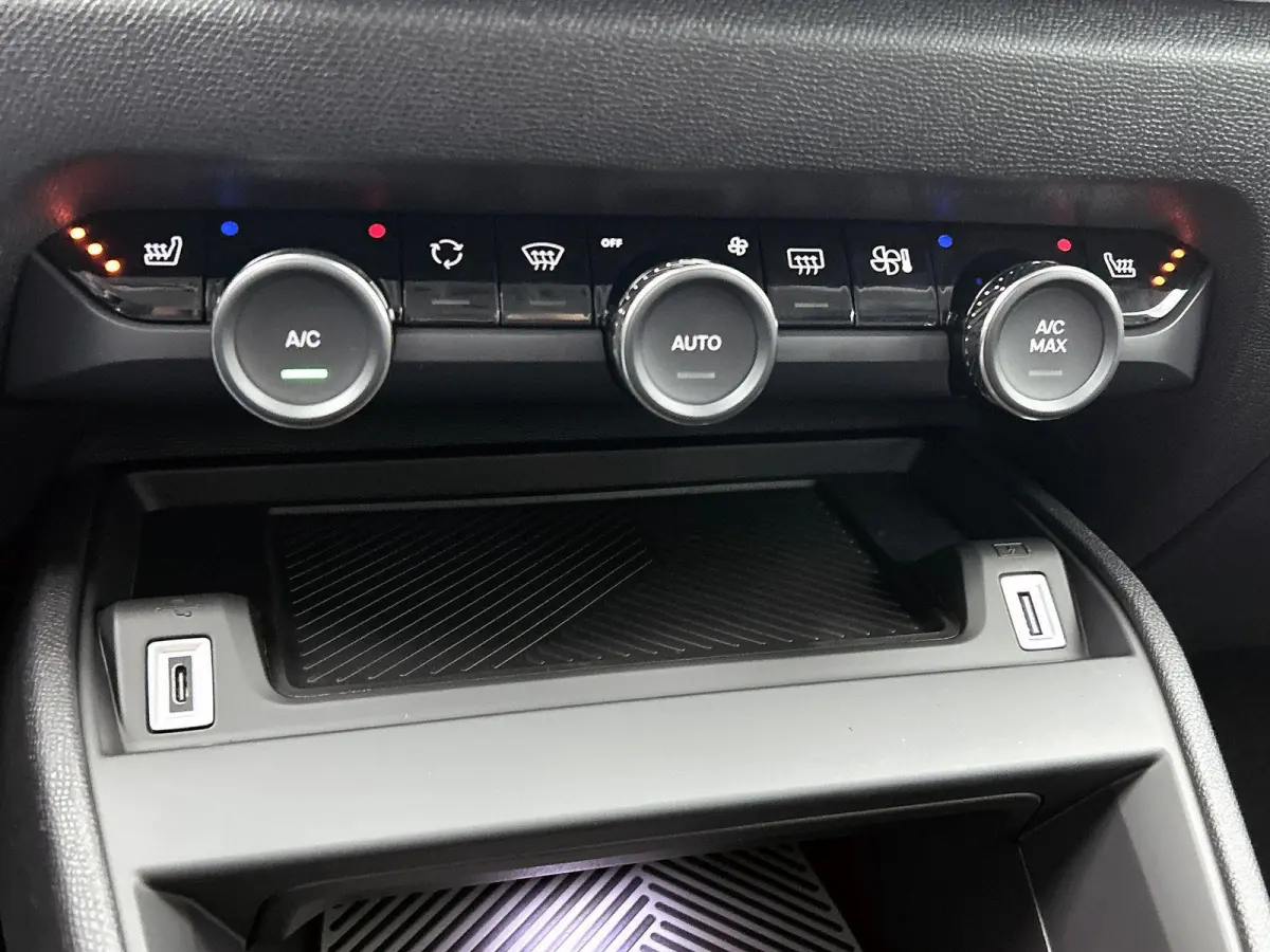 Business Extended range 54 kWh 156pk | Navigatie | Achteruitrijcamera | Parkeersensoren Voor en Achter | Verwarmde Comfortstoelen | Full-LED Koplampen | Keyless Entry/Start | Climate Control