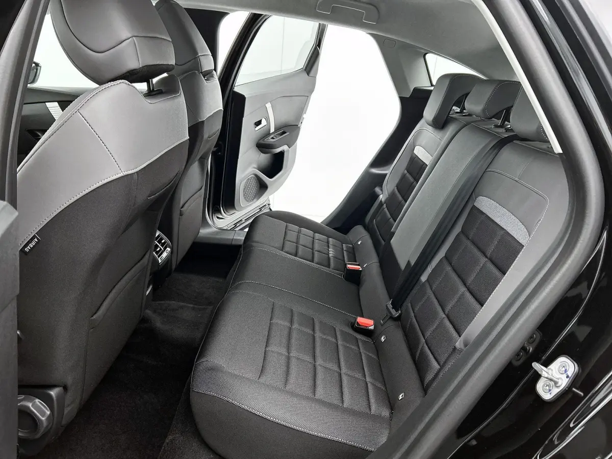 Business Extended range 54 kWh 156pk | Navigatie | Achteruitrijcamera | Parkeersensoren Voor en Achter | Verwarmde Comfortstoelen | Full-LED Koplampen | Keyless Entry/Start | Climate Control