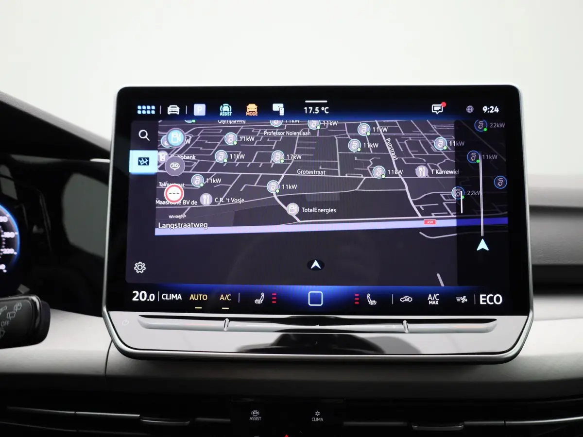 1.5 eHybrid Life Edition | Automaat | Navigatie | Draadloze Apple carplay | Climate control | Stuur- en Stoelverwarming | Achteruitrij Camera | Park Assist |