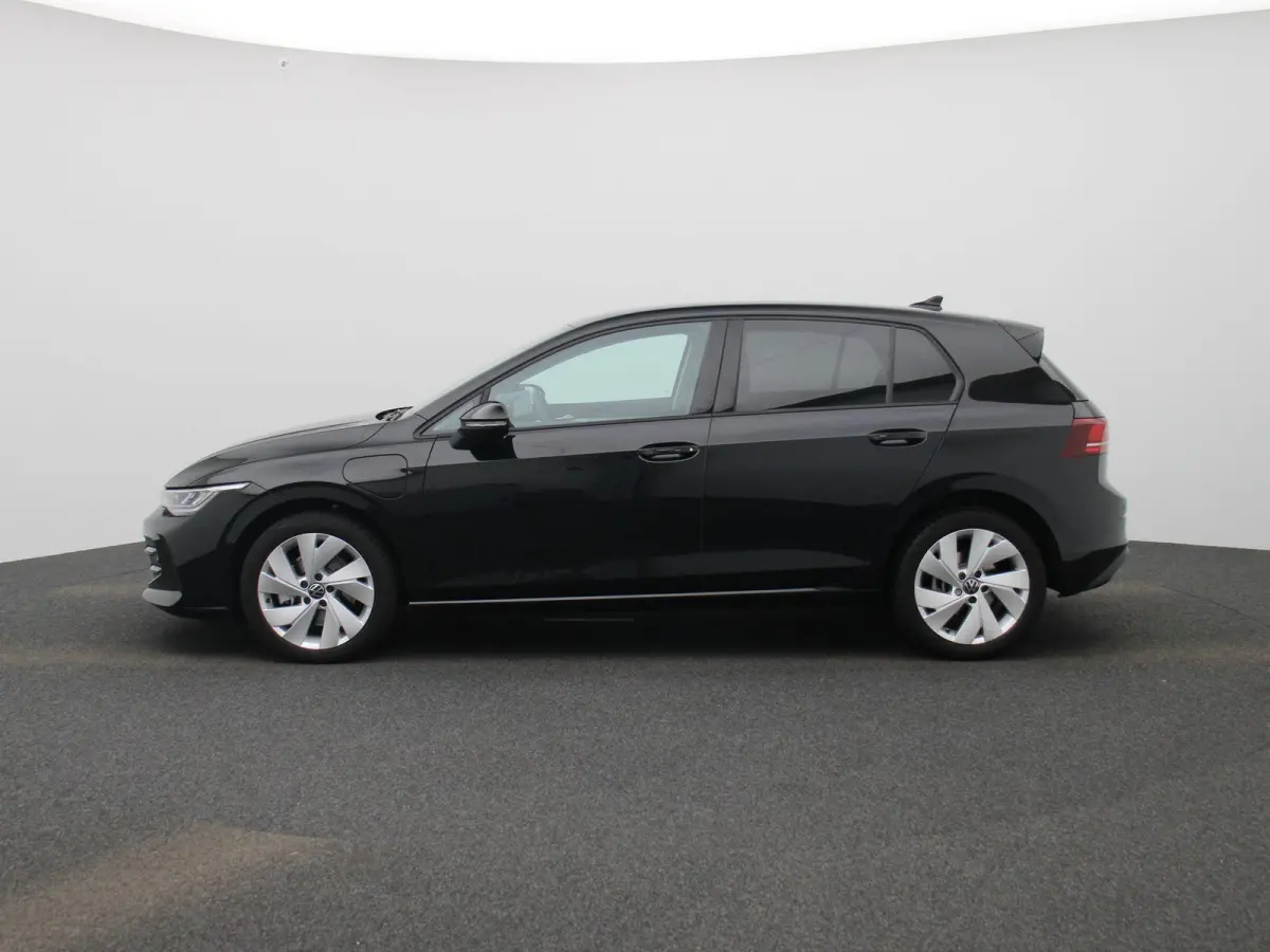 1.5 eHybrid Life Edition | Automaat | Navigatie | Draadloze Apple carplay | Climate control | Stuur- en Stoelverwarming | Achteruitrij Camera | Park Assist |
