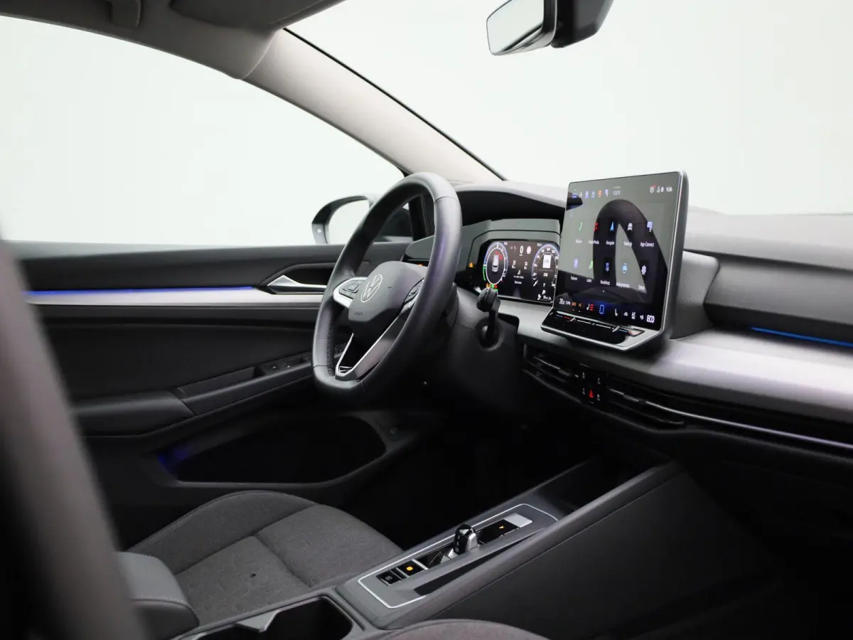 1.5 eHybrid Life Edition | Automaat | Navigatie | Draadloze Apple carplay | Climate control | Stuur- en Stoelverwarming | Achteruitrij Camera | Park Assist |