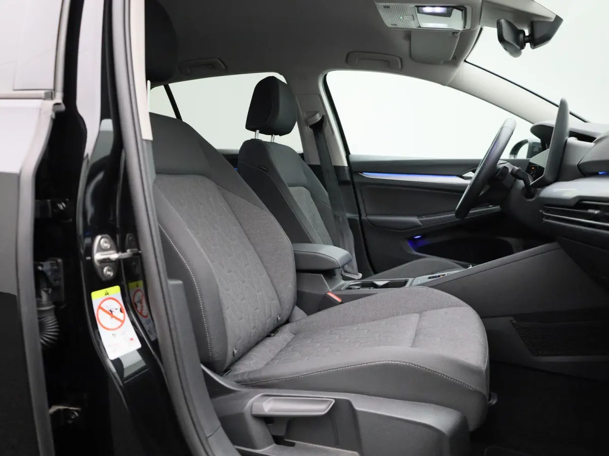 1.5 eHybrid Life Edition | Automaat | Navigatie | Draadloze Apple carplay | Climate control | Stuur- en Stoelverwarming | Achteruitrij Camera | Park Assist |