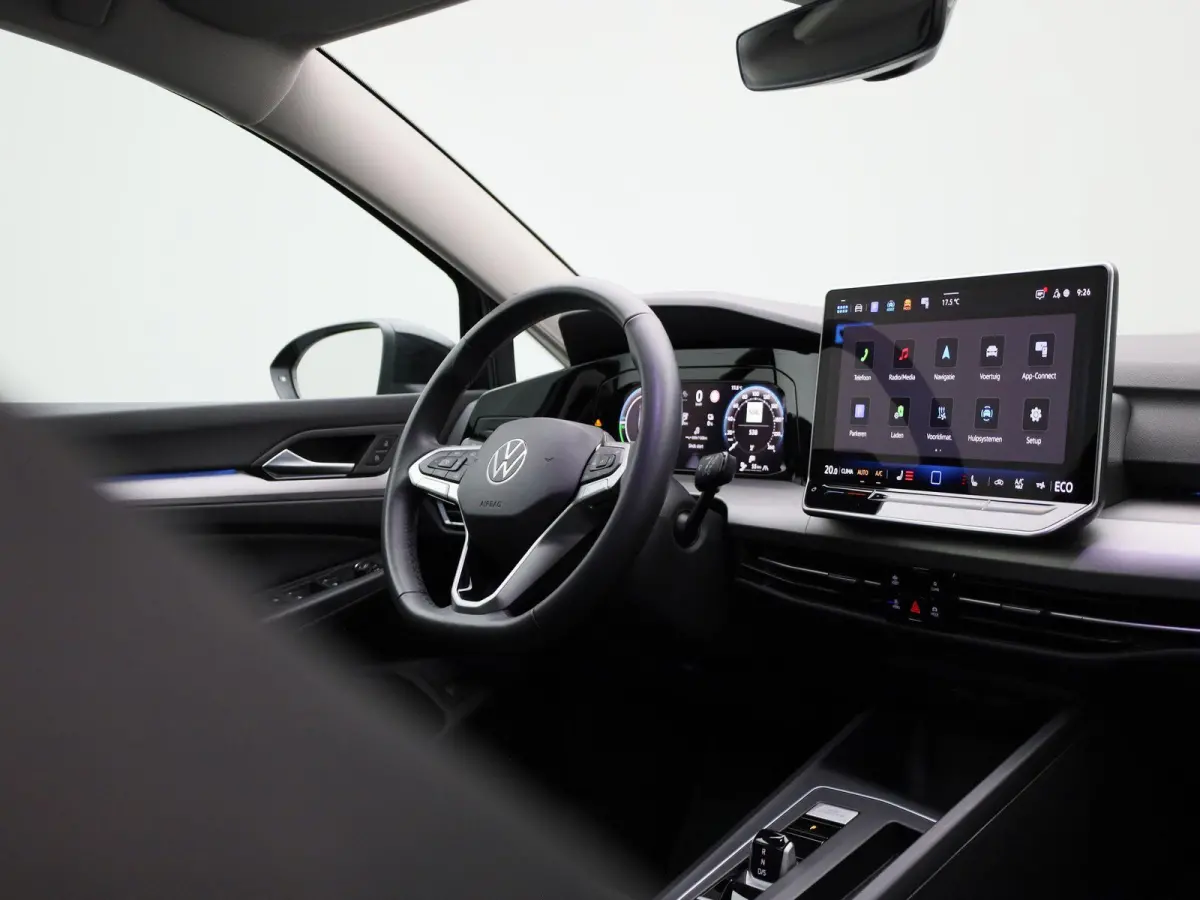 1.5 eHybrid Life Edition | Automaat | Navigatie | Draadloze Apple carplay | Climate control | Stuur- en Stoelverwarming | Achteruitrij Camera | Park Assist |