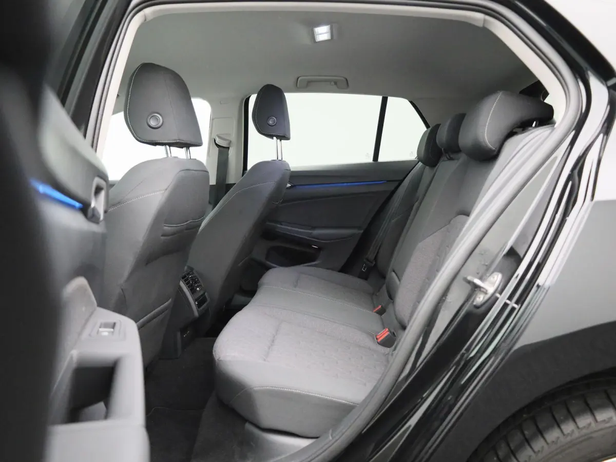 1.5 eHybrid Life Edition | Automaat | Navigatie | Draadloze Apple carplay | Climate control | Stuur- en Stoelverwarming | Achteruitrij Camera | Park Assist |