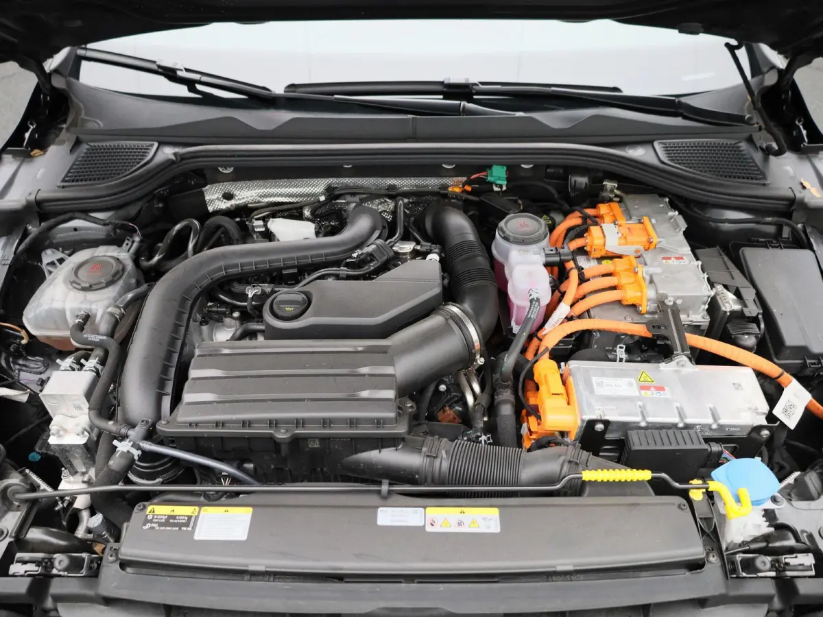 1.5 eHybrid Life Edition | Automaat | Navigatie | Draadloze Apple carplay | Climate control | Stuur- en Stoelverwarming | Achteruitrij Camera | Park Assist |