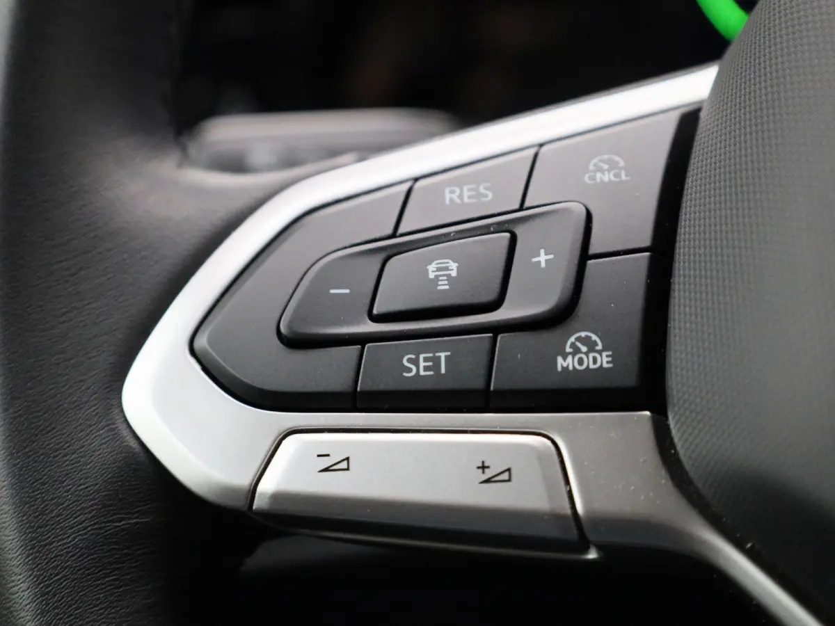 1.5 eHybrid Life Edition | Automaat | Navigatie | Draadloze Apple carplay | Climate control | Stuur- en Stoelverwarming | Achteruitrij Camera | Park Assist |
