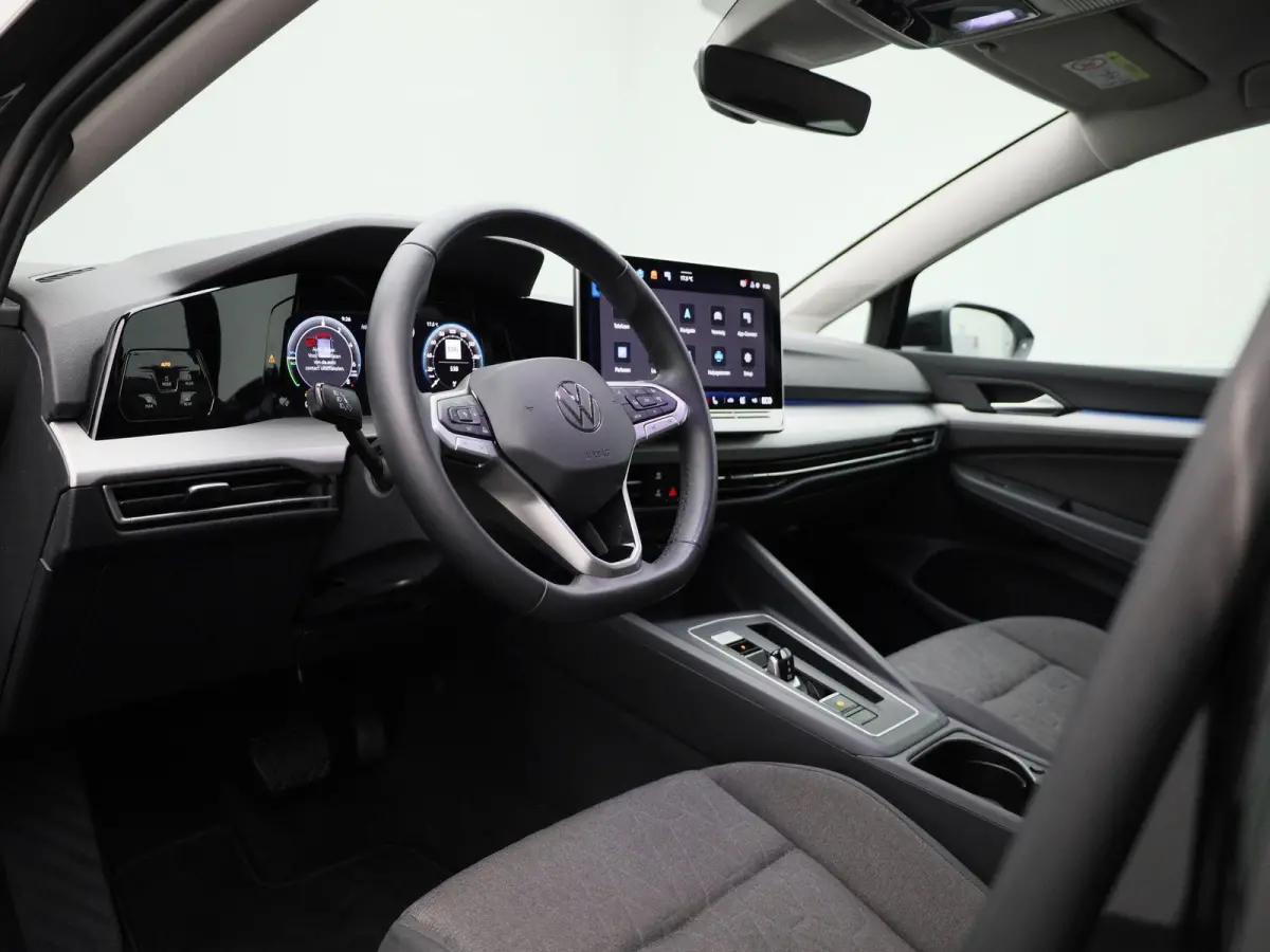 1.5 eHybrid Life Edition | Automaat | Navigatie | Draadloze Apple carplay | Climate control | Stuur- en Stoelverwarming | Achteruitrij Camera | Park Assist |