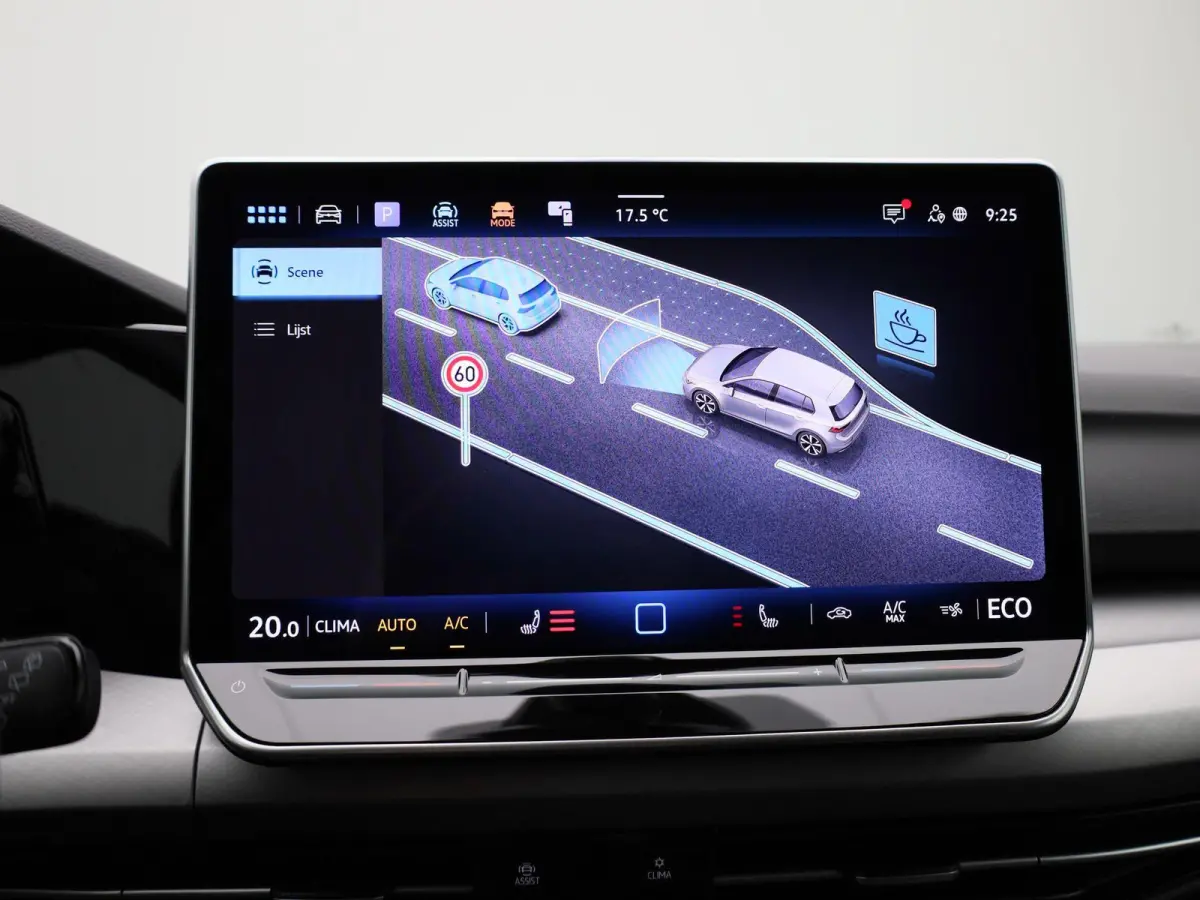 1.5 eHybrid Life Edition | Automaat | Navigatie | Draadloze Apple carplay | Climate control | Stuur- en Stoelverwarming | Achteruitrij Camera | Park Assist |