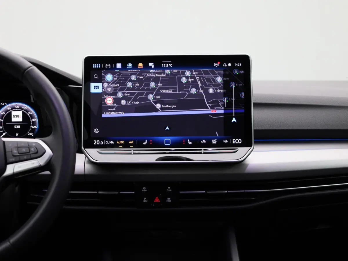 1.5 eHybrid Life Edition | Automaat | Navigatie | Draadloze Apple carplay | Climate control | Stuur- en Stoelverwarming | Achteruitrij Camera | Park Assist |