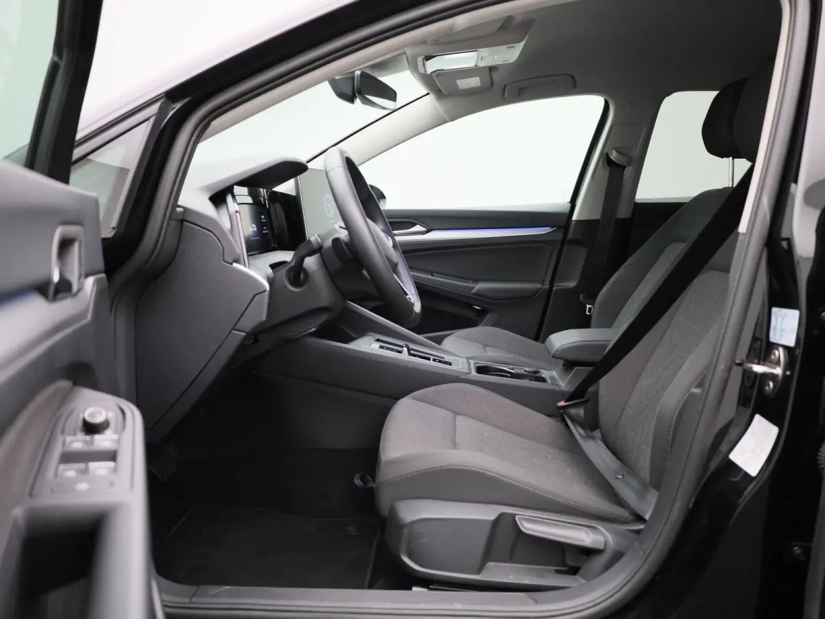 1.5 eHybrid Life Edition | Automaat | Navigatie | Draadloze Apple carplay | Climate control | Stuur- en Stoelverwarming | Achteruitrij Camera | Park Assist |