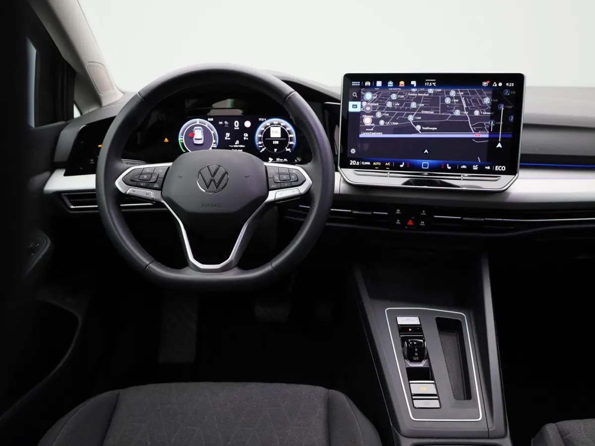 1.5 eHybrid Life Edition | Automaat | Navigatie | Draadloze Apple carplay | Climate control | Stuur- en Stoelverwarming | Achteruitrij Camera | Park Assist |
