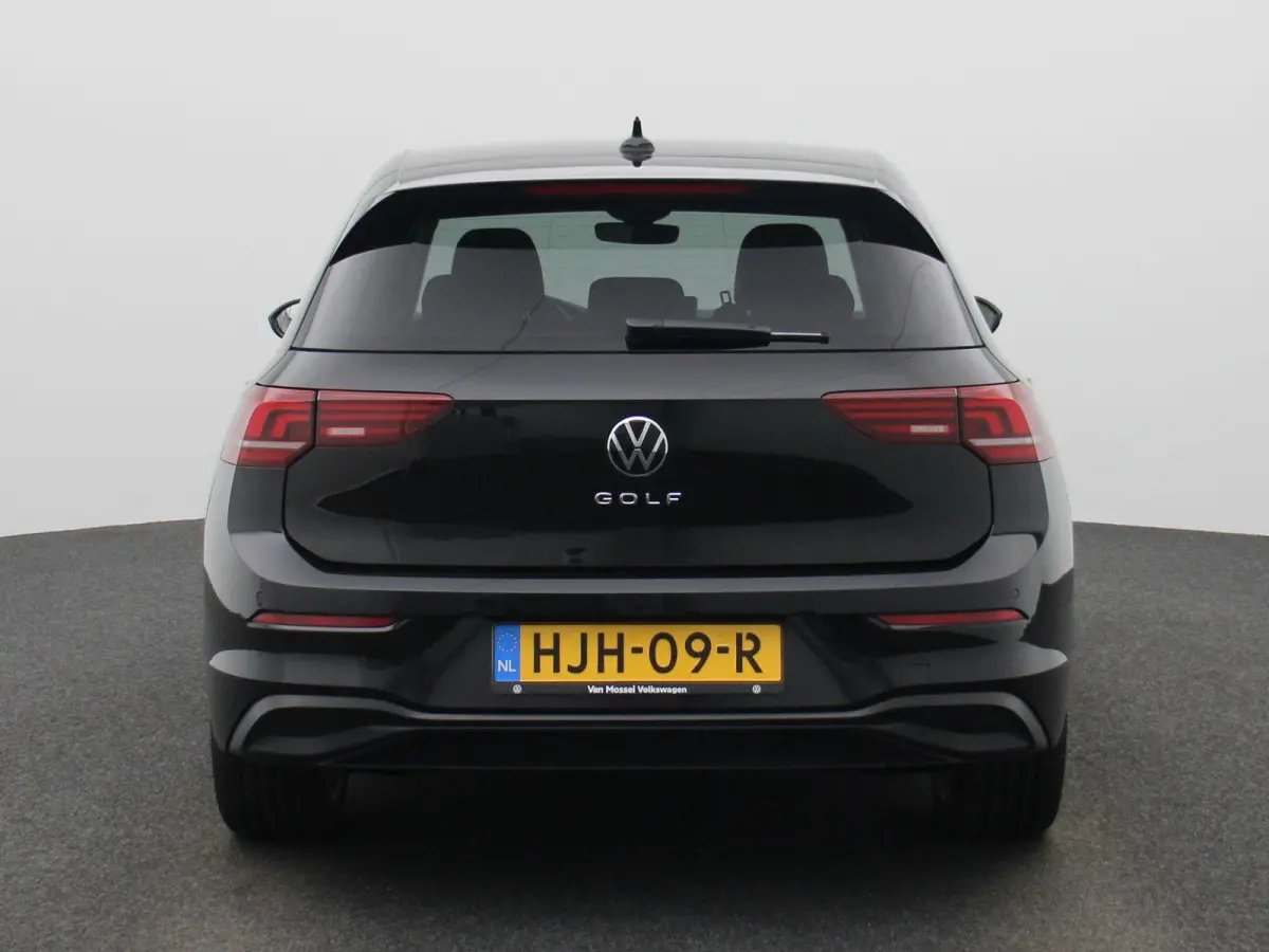 1.5 eHybrid Life Edition | Automaat | Navigatie | Draadloze Apple carplay | Climate control | Stuur- en Stoelverwarming | Achteruitrij Camera | Park Assist |