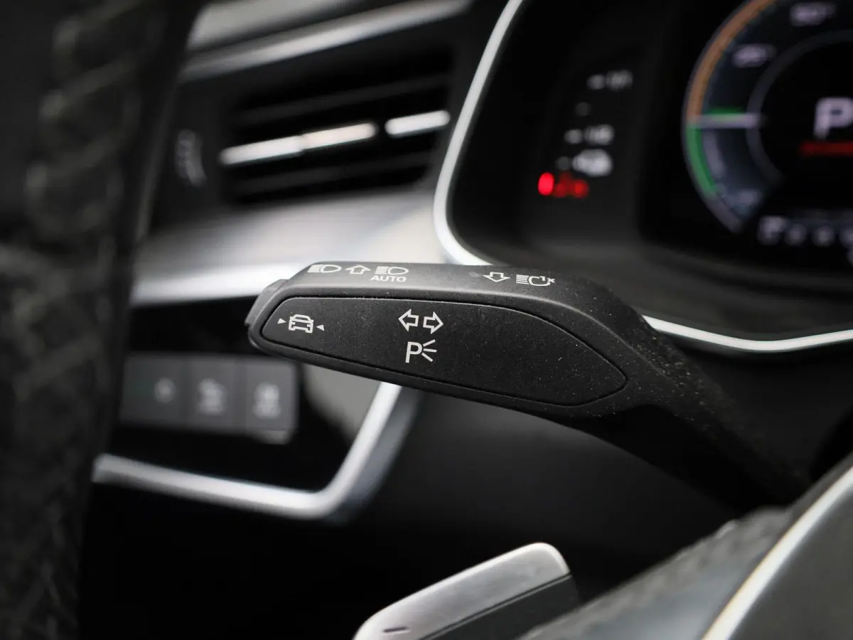 50 TFSI e quattro Pro Line S 299 PK l Adaptive cruise control | Navigatie | Bang & Olufsen | Climate Control l Head-up display l Uitgebreide voorverwarming + ventilatie | Apple Carplay | And