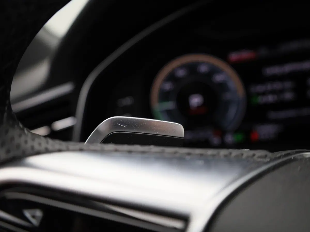 50 TFSI e quattro Pro Line S 299 PK l Adaptive cruise control | Navigatie | Bang & Olufsen | Climate Control l Head-up display l Uitgebreide voorverwarming + ventilatie | Apple Carplay | And