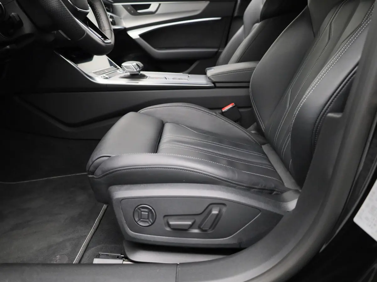 50 TFSI e quattro Pro Line S 299 PK l Adaptive cruise control | Navigatie | Bang & Olufsen | Climate Control l Head-up display l Uitgebreide voorverwarming + ventilatie | Apple Carplay | And