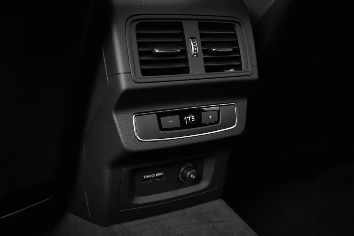 50TFSI e S edition competition Luchtvering | Panoramadak | Stylingpakket Carbon | 360 graden camera | Matrix LED koplampen | Optiek Pakket Zwart Plus | Privacy Glas