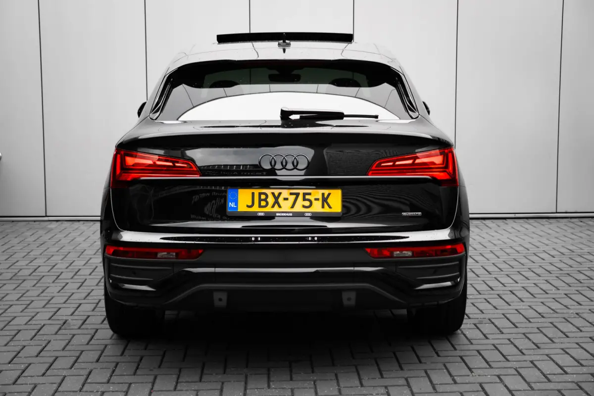 50TFSI e S edition competition Luchtvering | Panoramadak | Stylingpakket Carbon | 360 graden camera | Matrix LED koplampen | Optiek Pakket Zwart Plus | Privacy Glas