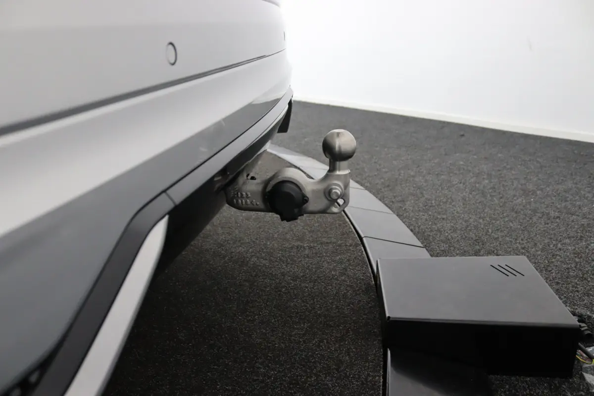 T6 Plug-in hybrid AWD Ultra Dark | Panoramadak | 360 Camera | Head-up display | Stoel en stuurwielverwarming | Trekhaak | BLIS | LED |