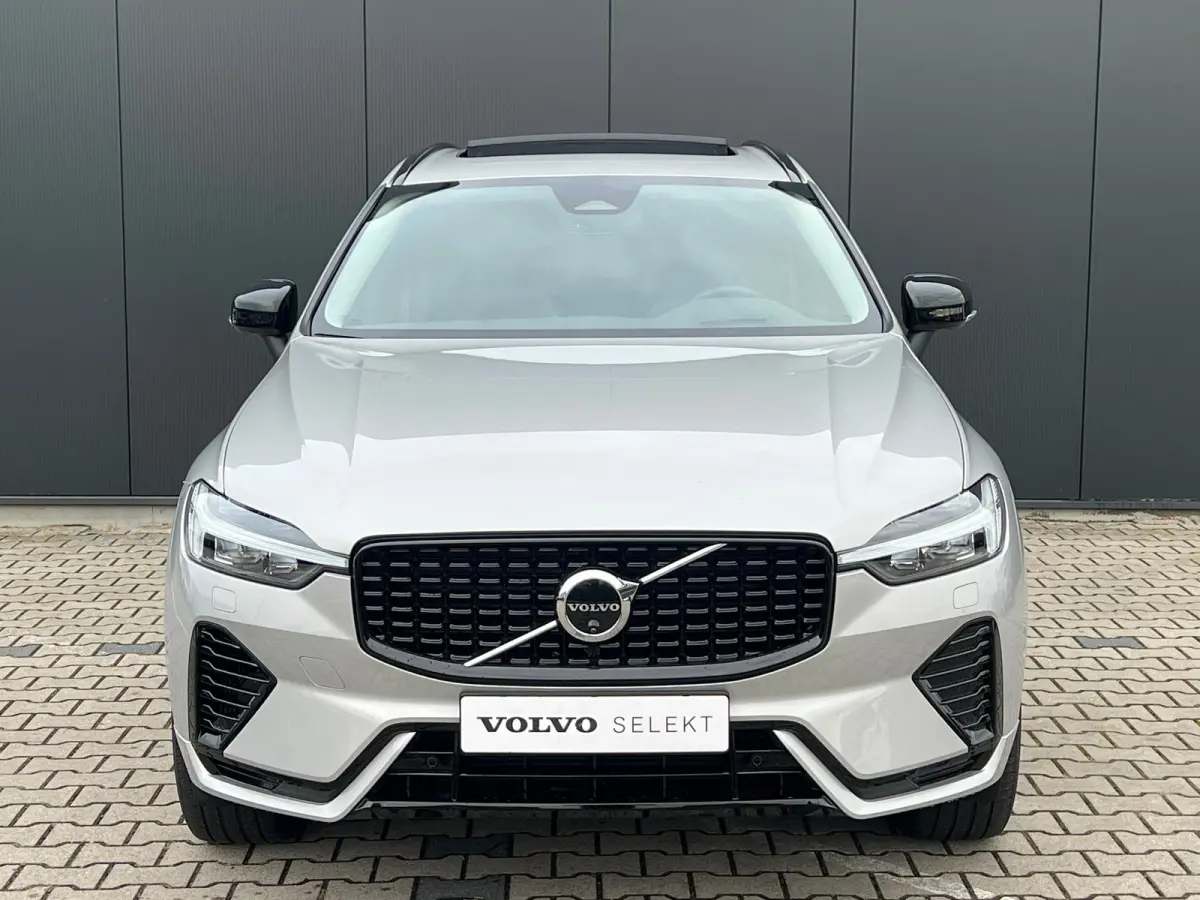 T6 Plug-in hybrid AWD Ultra Dark | Panoramadak | 360 Camera | Head-up display | Stoel en stuurwielverwarming | Trekhaak | BLIS | LED |