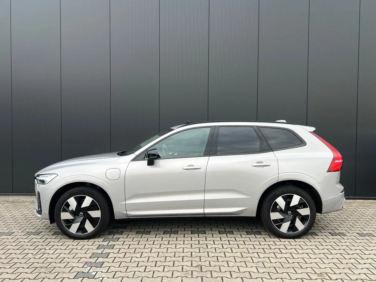 T6 Plug-in hybrid AWD Ultra Dark | Panoramadak | 360 Camera | Head-up display | Stoel en stuurwielverwarming | Trekhaak | BLIS | LED |