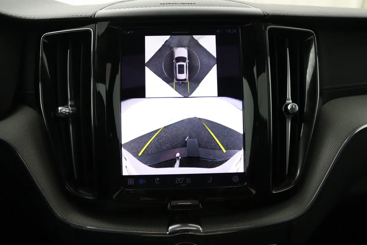 T6 Plug-in hybrid AWD Ultra Dark | Panoramadak | 360 Camera | Head-up display | Stoel en stuurwielverwarming | Trekhaak | BLIS | LED |