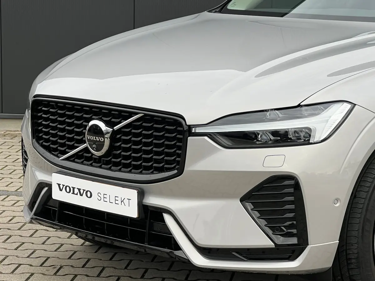 T6 Plug-in hybrid AWD Ultra Dark | Panoramadak | 360 Camera | Head-up display | Stoel en stuurwielverwarming | Trekhaak | BLIS | LED |