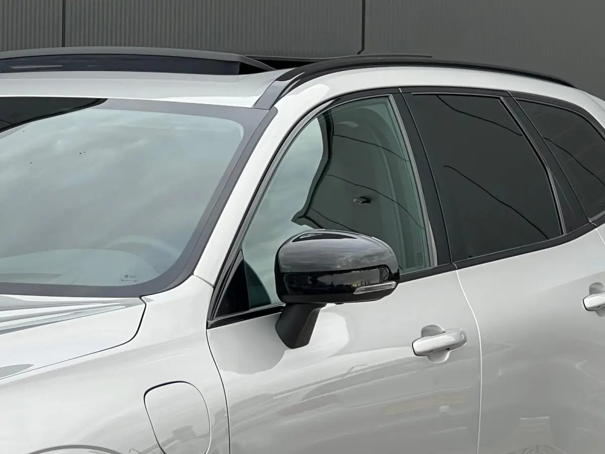 T6 Plug-in hybrid AWD Ultra Dark | Panoramadak | 360 Camera | Head-up display | Stoel en stuurwielverwarming | Trekhaak | BLIS | LED |