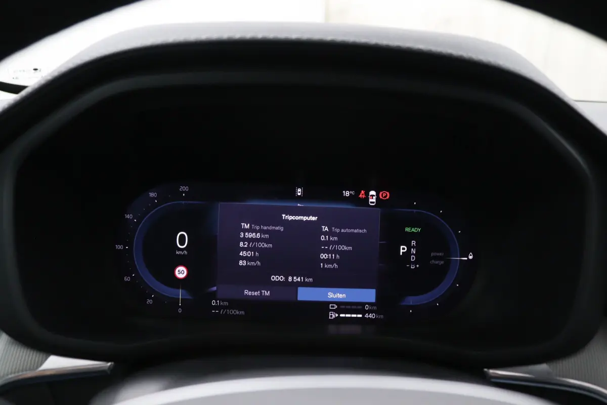 T6 Plug-in hybrid AWD Ultra Dark | Panoramadak | 360 Camera | Head-up display | Stoel en stuurwielverwarming | Trekhaak | BLIS | LED |