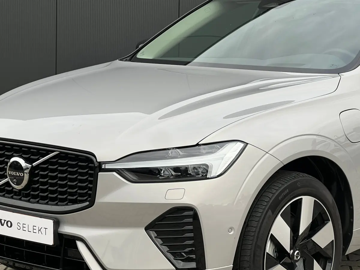 T6 Plug-in hybrid AWD Ultra Dark | Panoramadak | 360 Camera | Head-up display | Stoel en stuurwielverwarming | Trekhaak | BLIS | LED |