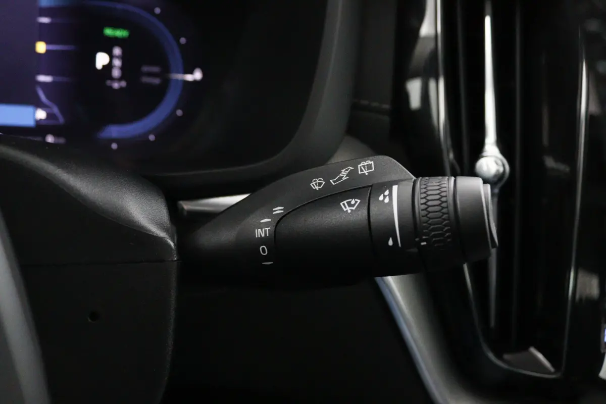 T6 Plug-in hybrid AWD Ultra Dark | Panoramadak | 360 Camera | Head-up display | Stoel en stuurwielverwarming | Trekhaak | BLIS | LED |