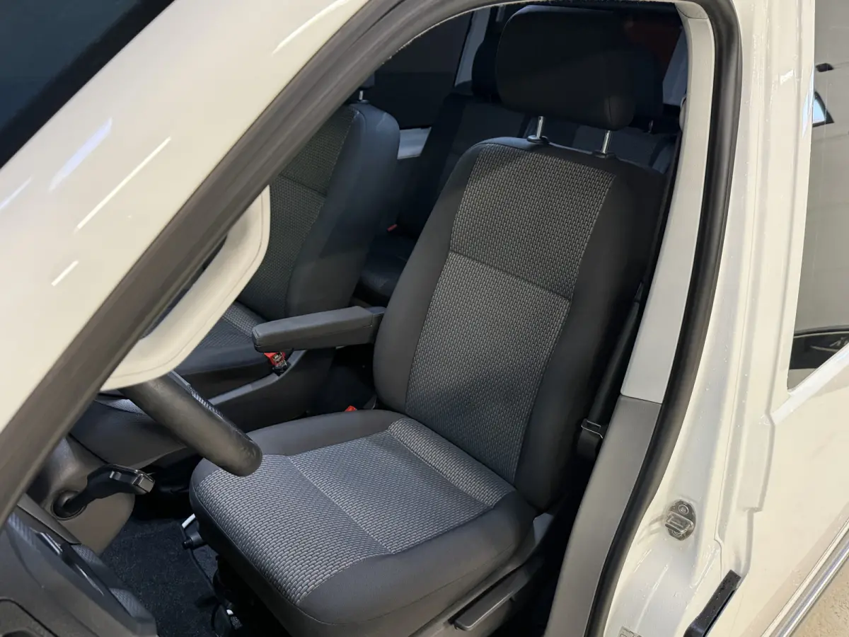 2.0 TDI L2H1 30 DC Highline | Origineel NL | Apple carplay | Camera | Trekhaak |