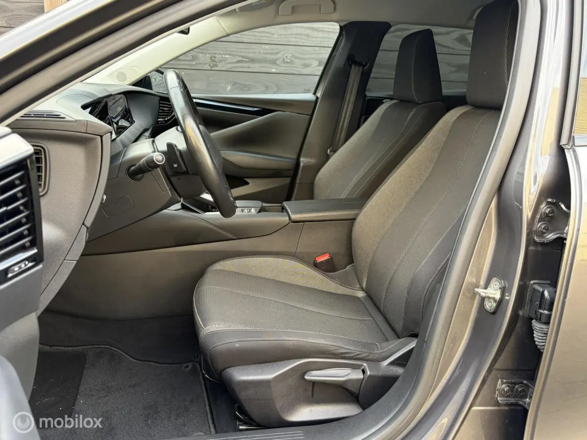 automaat 131 PK Bastille+ FM nav / carplay / keyless / LED