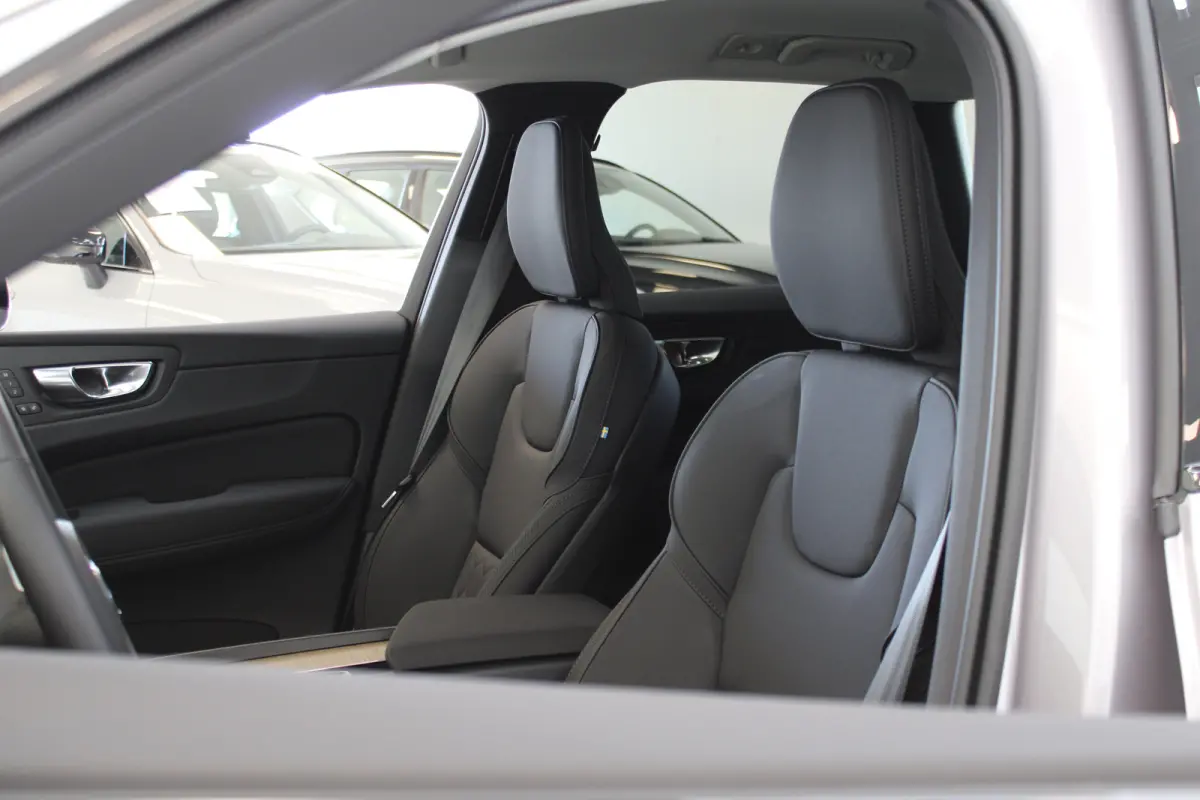 T6 350PK Plus Dark | 21'' Velgen | 360° Camera | Getint Glas | Verwarmbare voorruit | Adap Cruise | HK audio | Memory