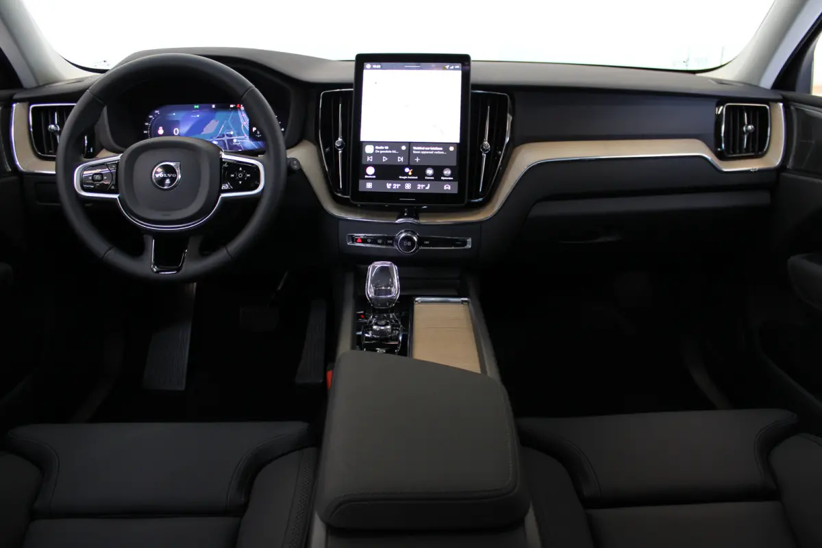 T6 350PK Plus Dark | 21'' Velgen | 360° Camera | Getint Glas | Verwarmbare voorruit | Adap Cruise | HK audio | Memory