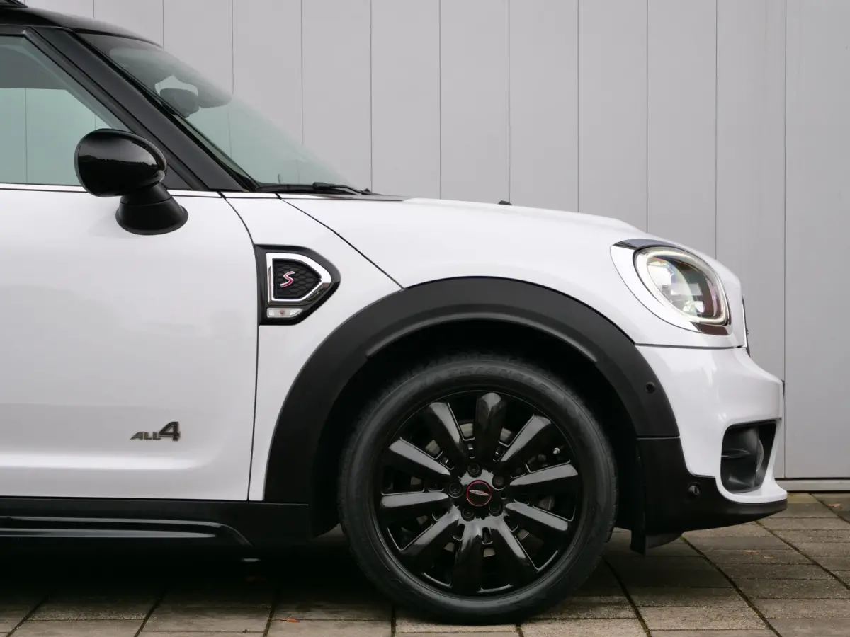 Mini 2.0 192pk Cooper S ALL4 Chili Automaat Camera / Head-Up / Leer / Navigatie