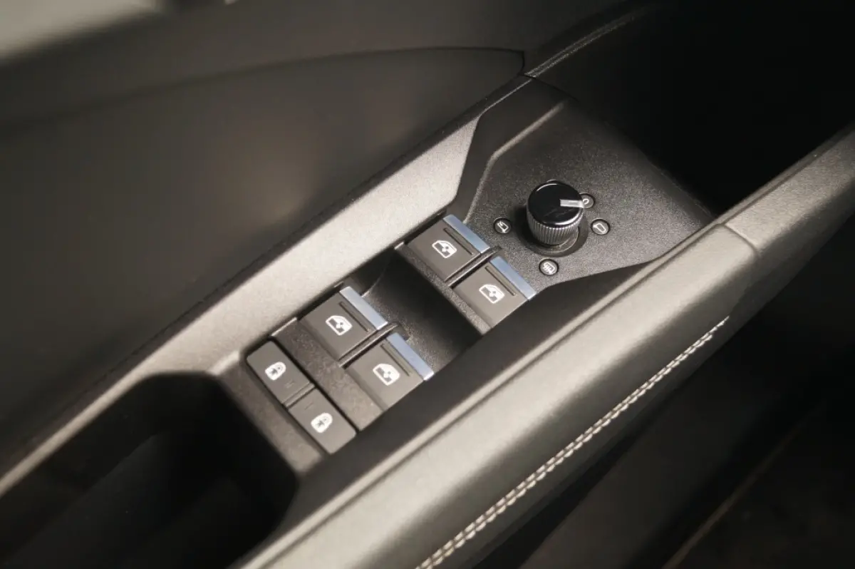 40 S-Line Edition 77kWh -SOH95%-PANO-ECC-NAVI-PDC-