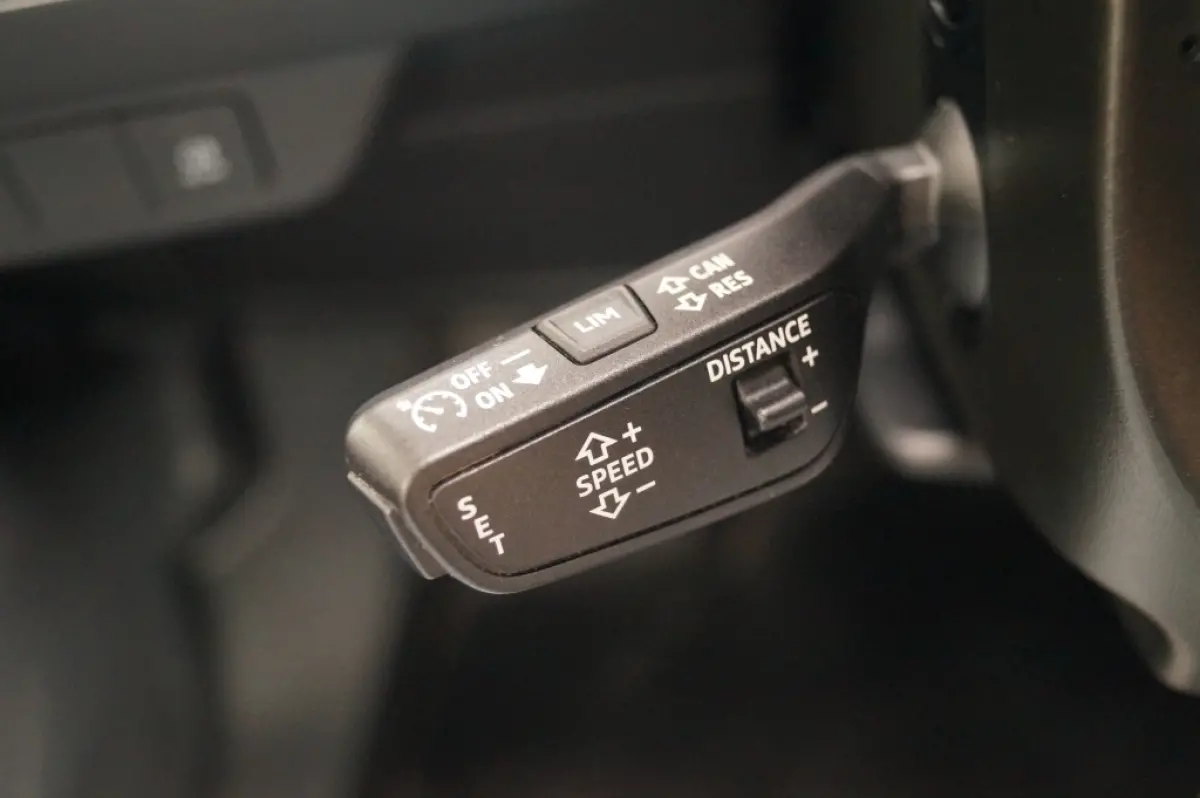 40 S-Line Edition 77kWh -SOH95%-PANO-ECC-NAVI-PDC-