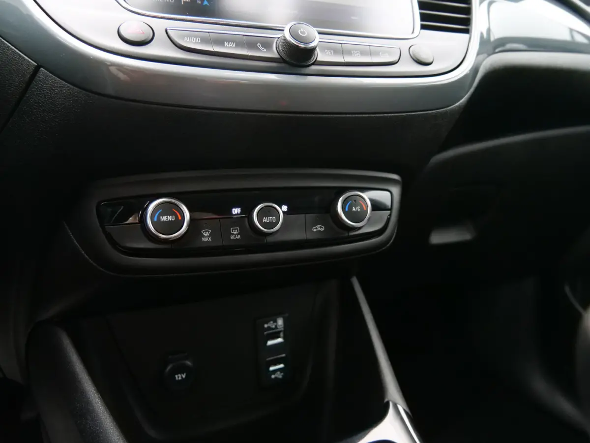 1.2 Turbo 110pk Elegance Navigatie / LED / Camera