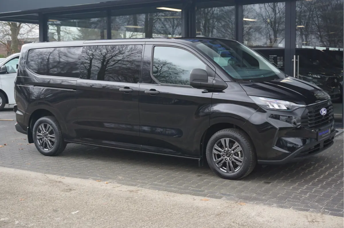 320L 136PK Trend DC AUT BPM VRIJ!! 13" Sync4 Navi, ACC, Camera, 2x Schuifdeur, 17" LM!! NR. A76