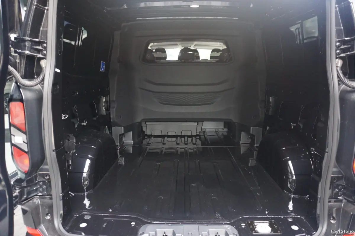 320L 136PK Trend DC AUT BPM VRIJ!! 13" Sync4 Navi, ACC, Camera, 2x Schuifdeur, 17" LM!! NR. A76