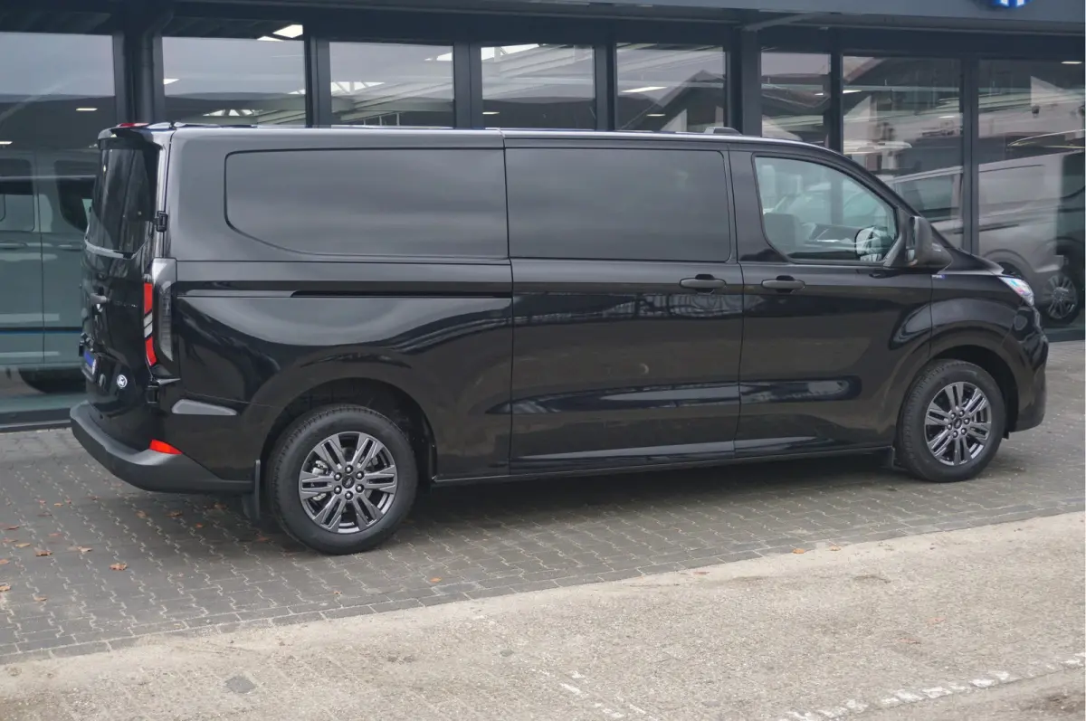 320L 136PK Trend DC AUT BPM VRIJ!! 13" Sync4 Navi, ACC, Camera, 2x Schuifdeur, 17" LM!! NR. A76