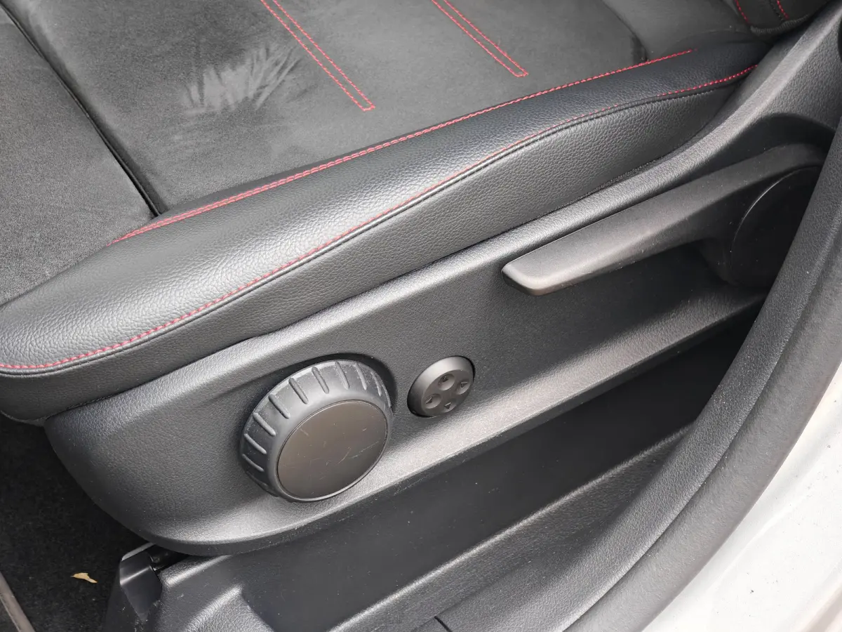 180 Business Solution AMG | AMG | Camera achter | Carplay | Navigatie | Verwarmbare stoelen voor | AMG-styling | Achterbank in delen neerklapbaar | Achteruitrijcamera