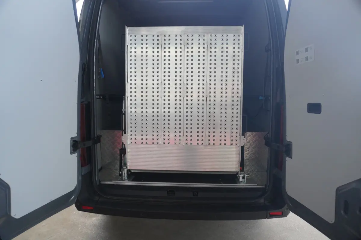 T35 2.0 dCi 170PK L3H2 Extra Laadruimte inrichting Nr. V110 | Airco | Cruise | Camera | Navi |  Oprijschans | Flitsbalk