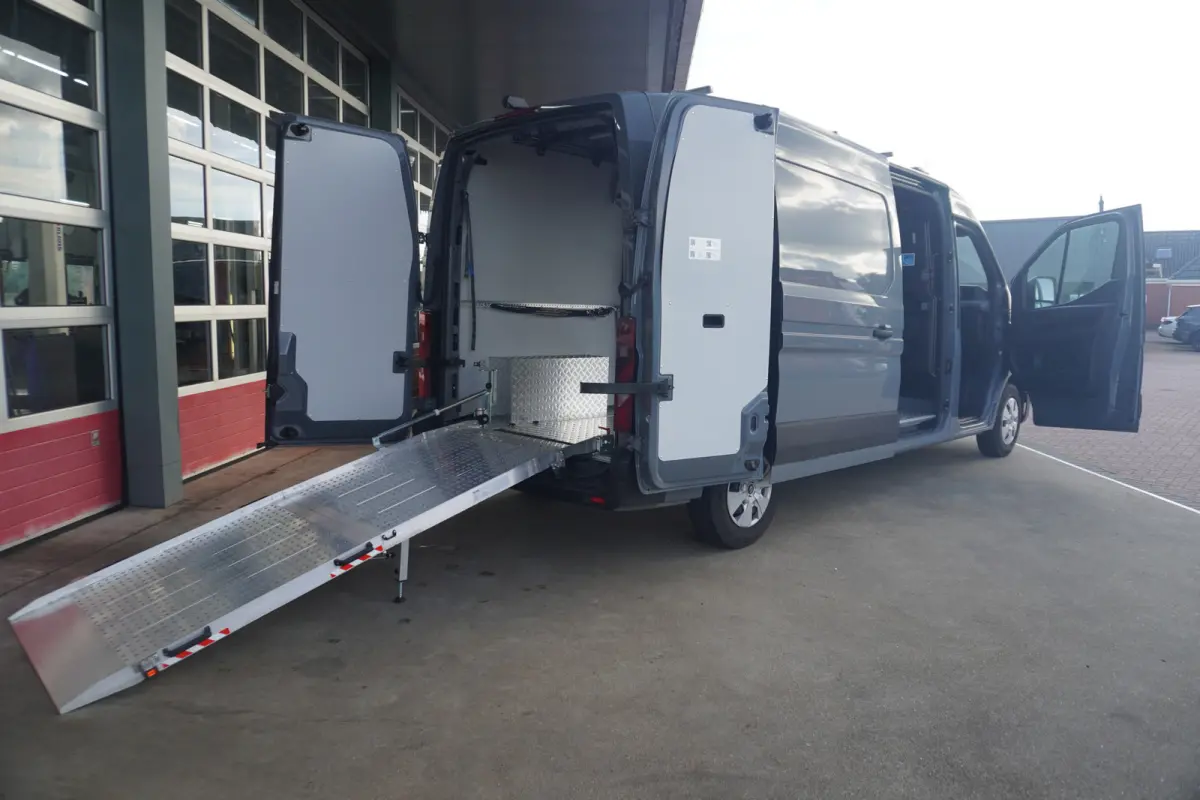 T35 2.0 dCi 170PK L3H2 Extra Laadruimte inrichting Nr. V110 | Airco | Cruise | Camera | Navi |  Oprijschans | Flitsbalk