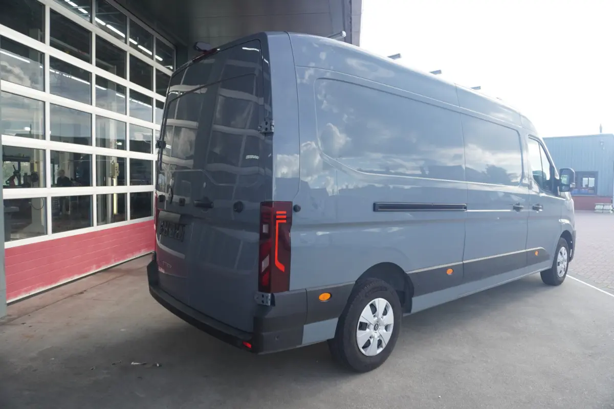 T35 2.0 dCi 170PK L3H2 Extra Laadruimte inrichting Nr. V110 | Airco | Cruise | Camera | Navi |  Oprijschans | Flitsbalk